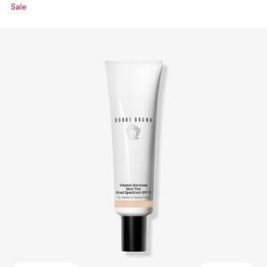 Bobbi Brown Vitamin Enriched Hydrating Skin Tint
SPF 15 - Light 2